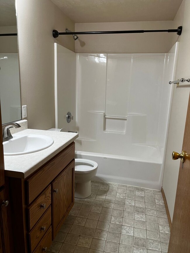 Building Photo - 5 Bed/2 Bath Rental Home on West Side!
