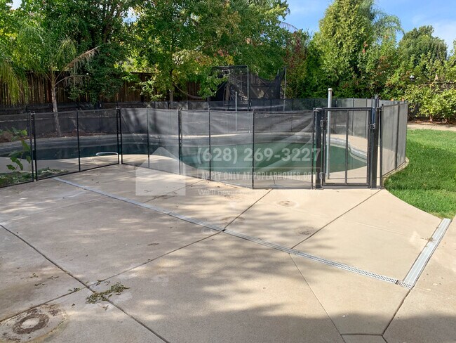 Building Photo - 2734 Macon Dr