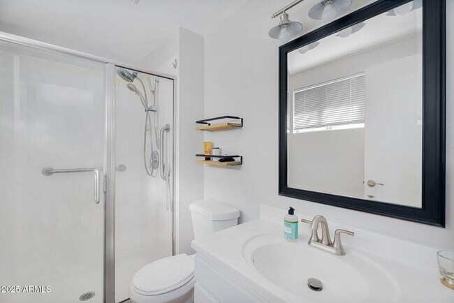 Building Photo - 1511 W Mesquite St