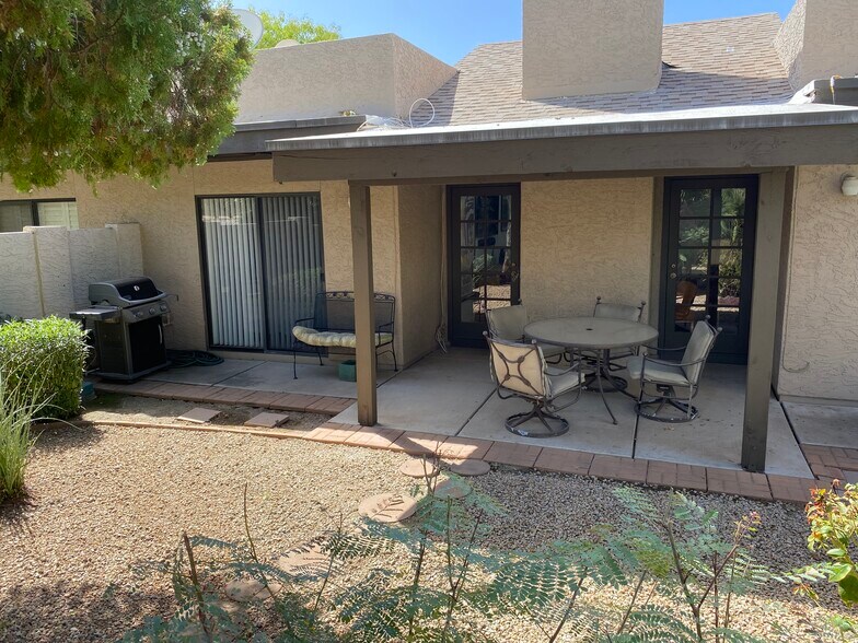 Building Photo - 9426 E Jenan Dr