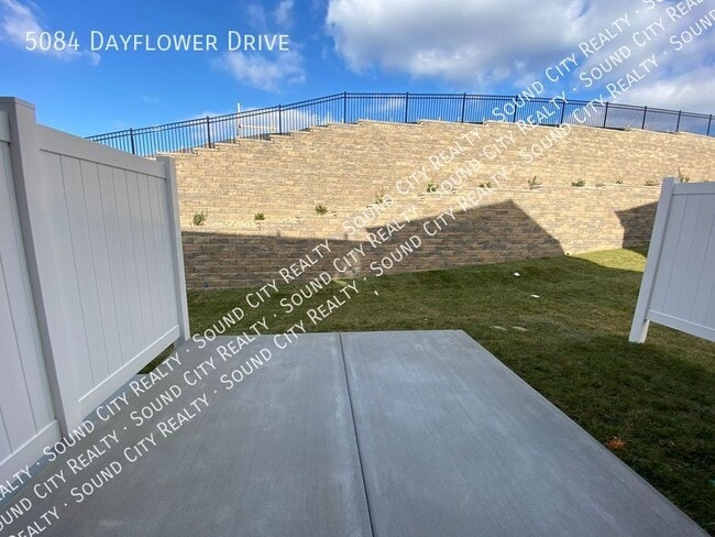Building Photo - 5084 Dayflower Dr
