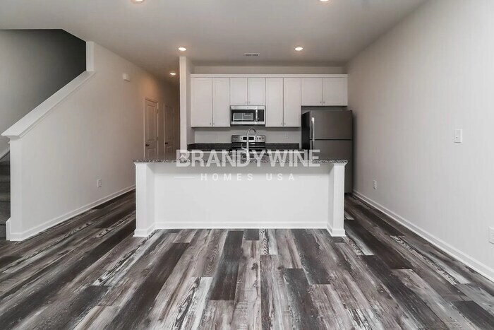 Building Photo - 1713 Eastway Dr