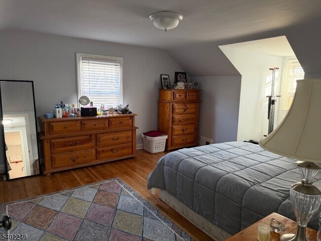 Building Photo - 8 Rowe Pl