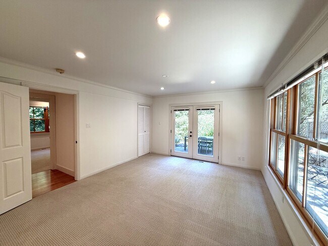Building Photo - CRAFTSMAN 5BD / 3.5BA HOME ON DESIRABLE CU...