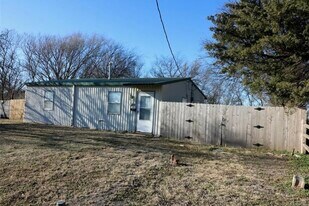 Building Photo - 305 W Adler Ave