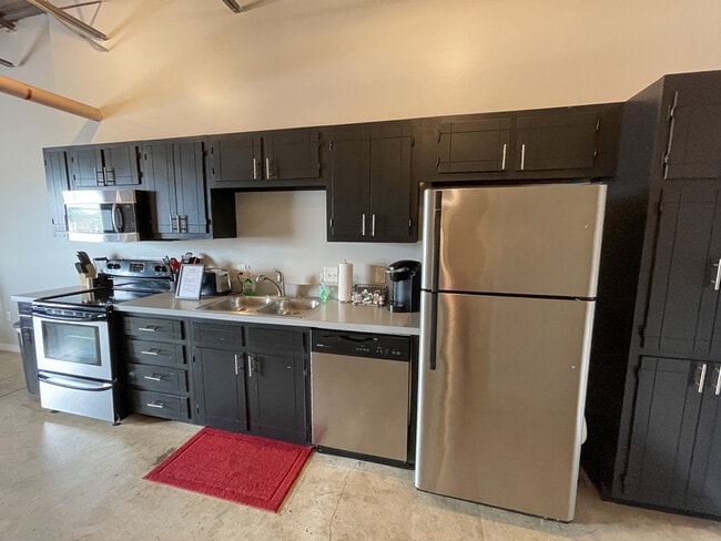 Building Photo - 225 S Main St