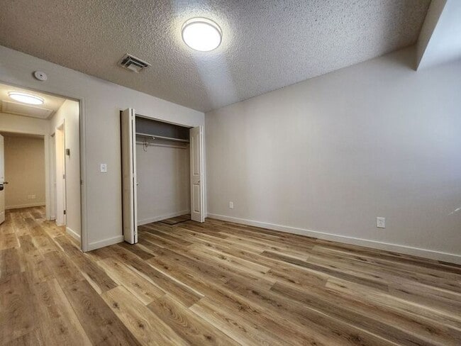 Building Photo - Renovated Cozy 2-Bedroom Duplex | Move In ...