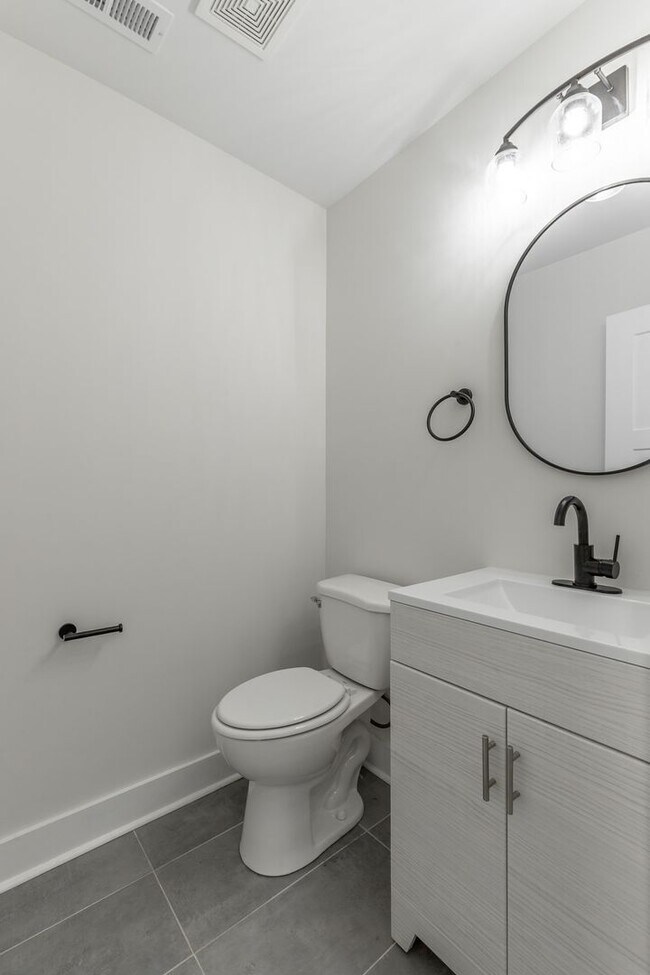 Building Photo - 1124 Garfield St