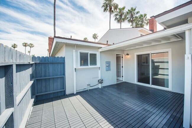 Building Photo - Walk to the Beach