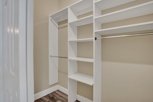 Building Photo - 16658 La Mesa Dr