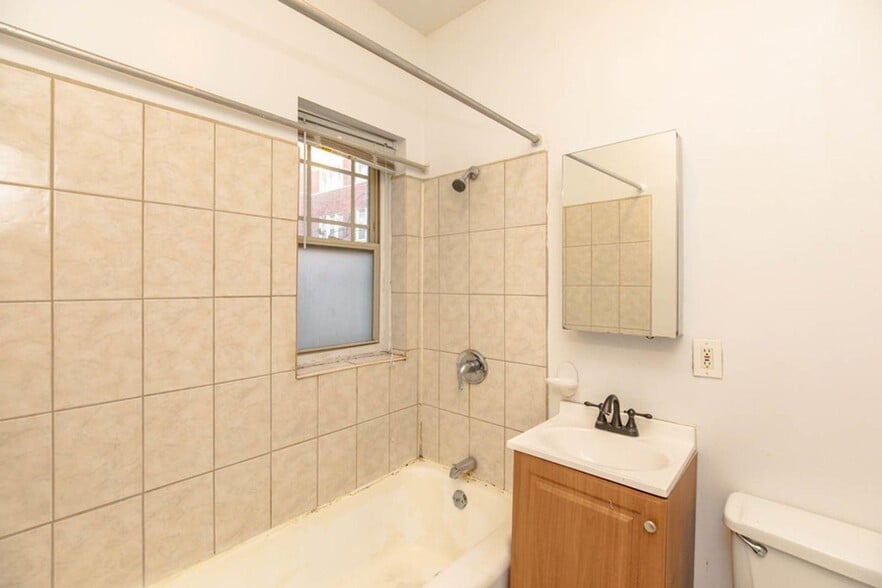 Building Photo - 1333 W Touhy Ave