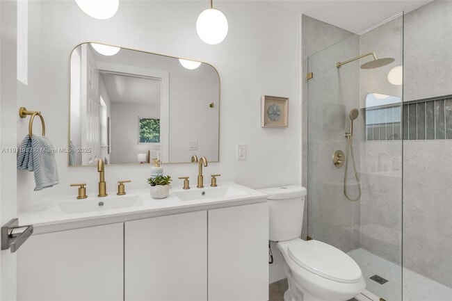 Building Photo - 3920 Hayes St