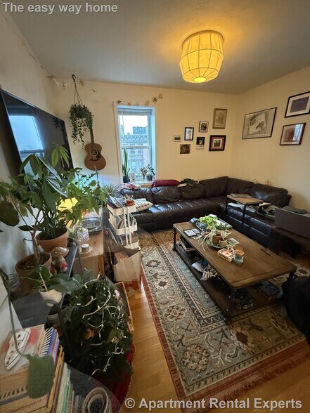 Building Photo - 1054 Cambridge St