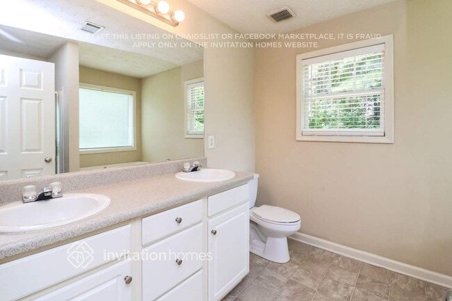 Building Photo - 305 Cole Creek Dr