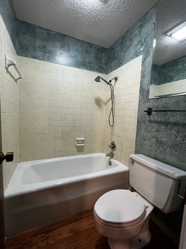 Building Photo - 3834 Lake Ridge Dr