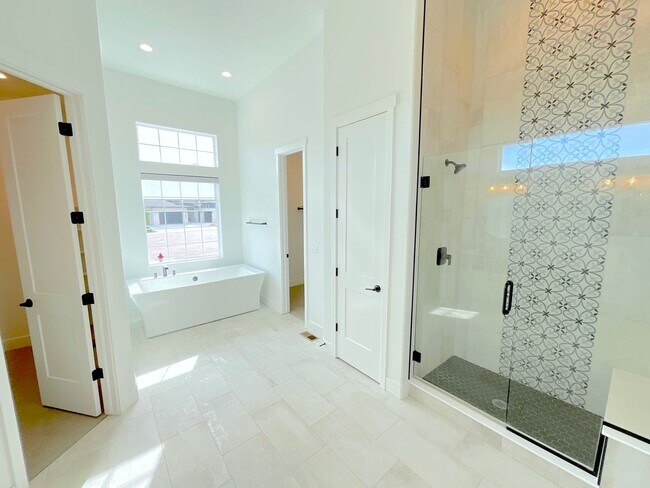 Building Photo - 5 Bedroom Home Available Near Baptist Rd &...