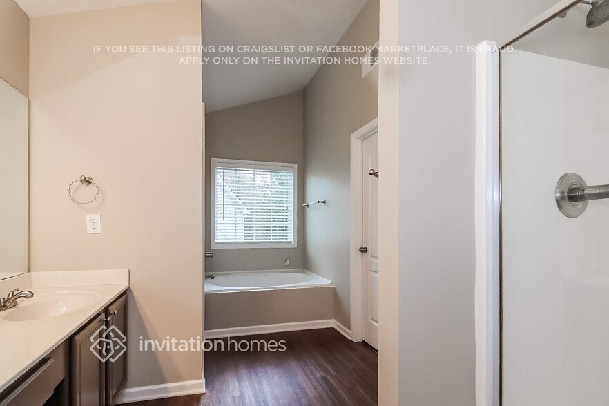 Building Photo - 5135 Blue Ash Ct