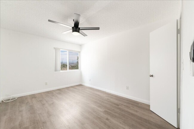 Building Photo - 1401 Mitchell Pl