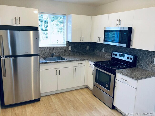 Building Photo - 1737 NW 3rd Ave