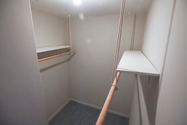 Walk-in Closet - 1824 Summit St