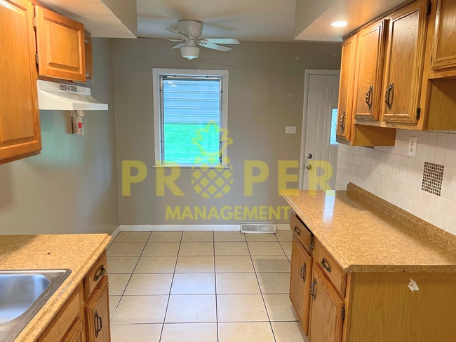 Building Photo - 3 bedrooms 1 bathroom house for rent