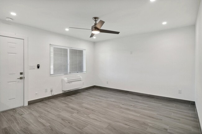 Building Photo - 340 N 1st St
