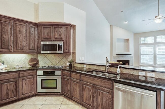 Building Photo - 10300 Morado Cove
