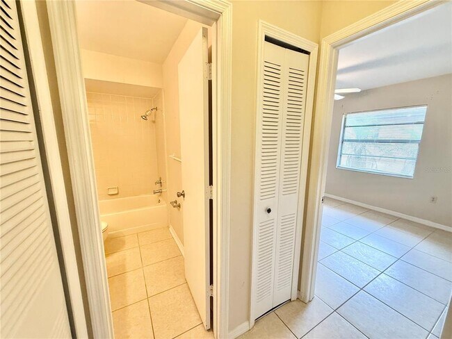 Building Photo - 2239 Margarita Ct