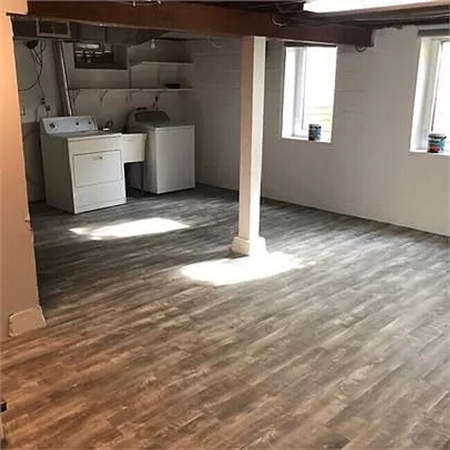Building Photo - Charming Home in the Heart of St. Louis Park