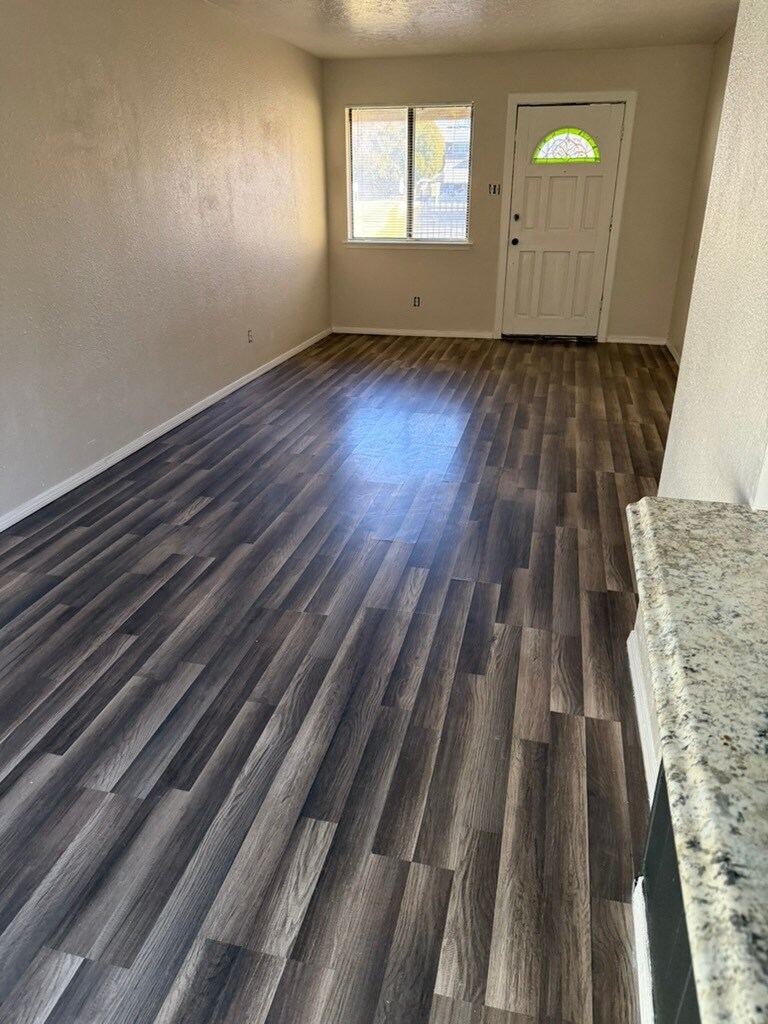 Building Photo - 1013 Dickerson Dr SE