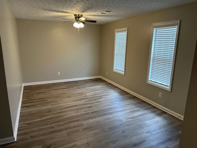Building Photo - 120 Pine Terrace