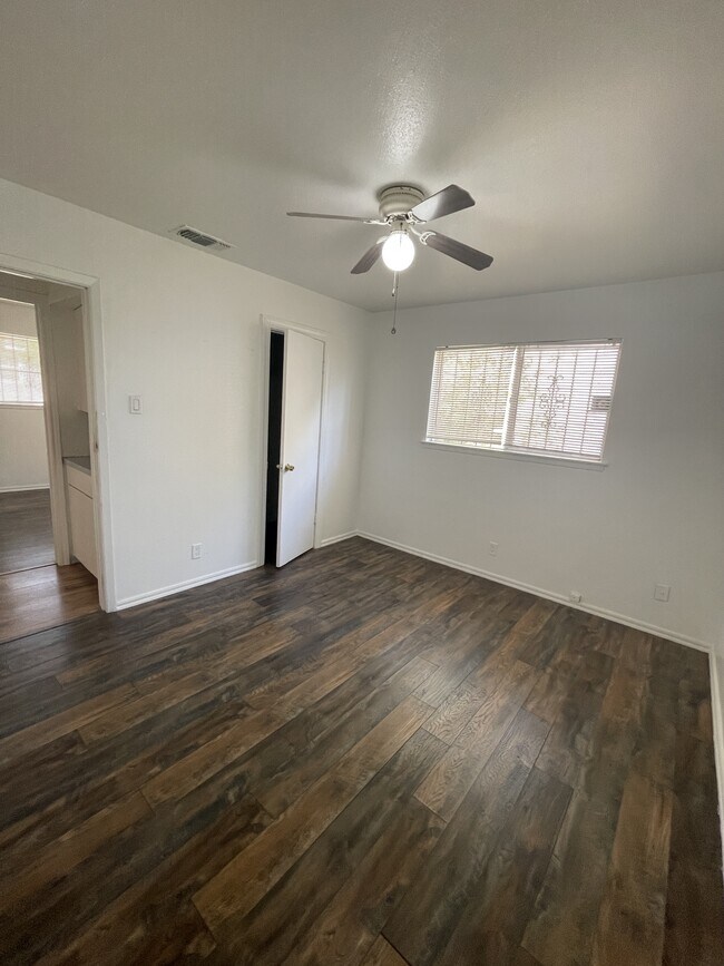 Building Photo - 179 Shadow Valley Dr