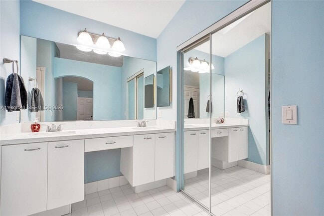 Building Photo - 1046 Satinleaf St