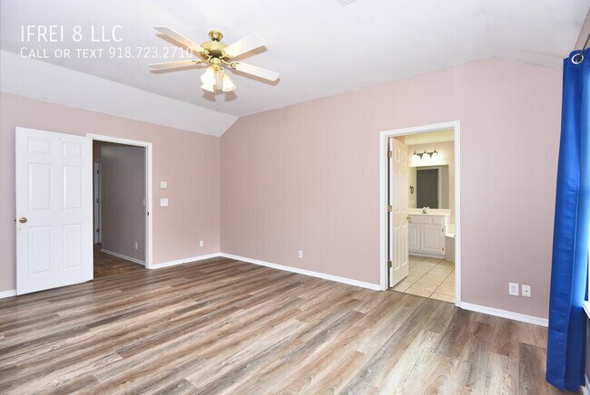 Building Photo - 300 S 63rd St