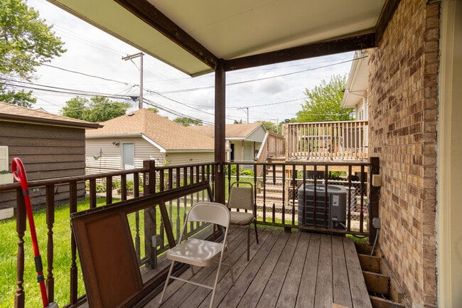 Building Photo - 5712 N Avondale Ave