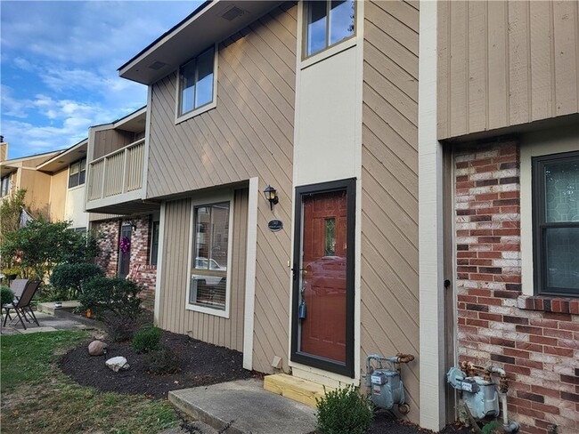 Building Photo - 740 Wheatland Cir