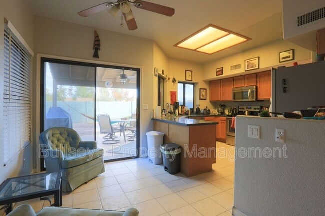 Building Photo - 4566 W Shannon St