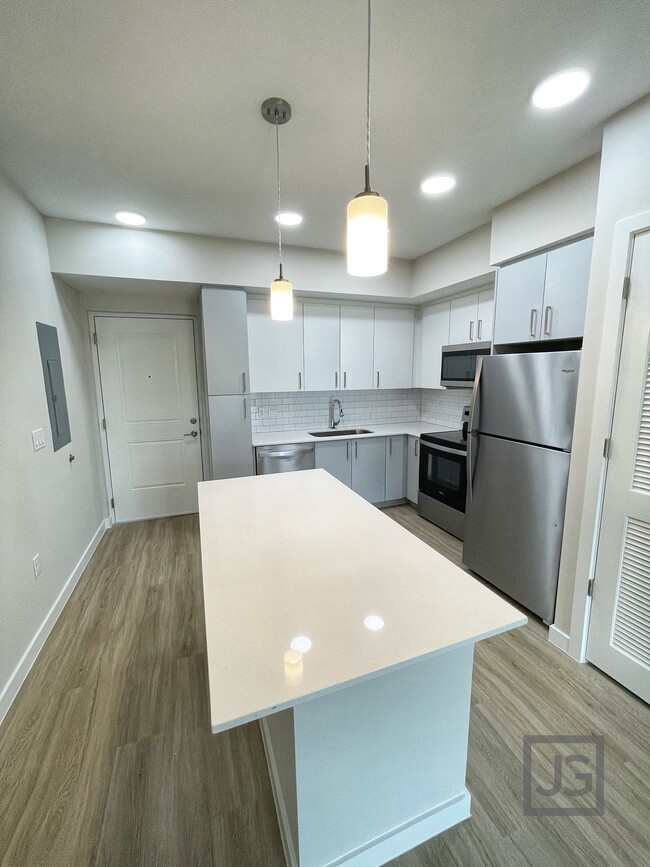 Kitchen Island - 7108 Woodmont Ave