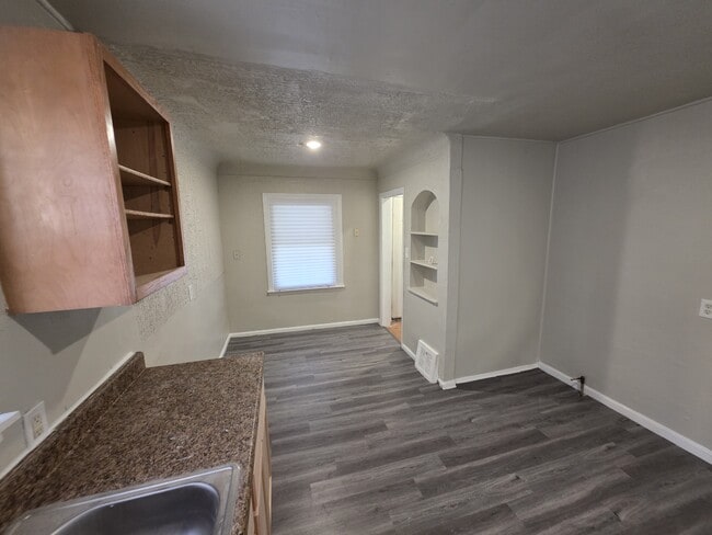 Building Photo - 20101 Biltmore St