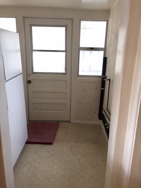 Building Photo - 2 bedroom 1 bath house for rent in Talmadge!