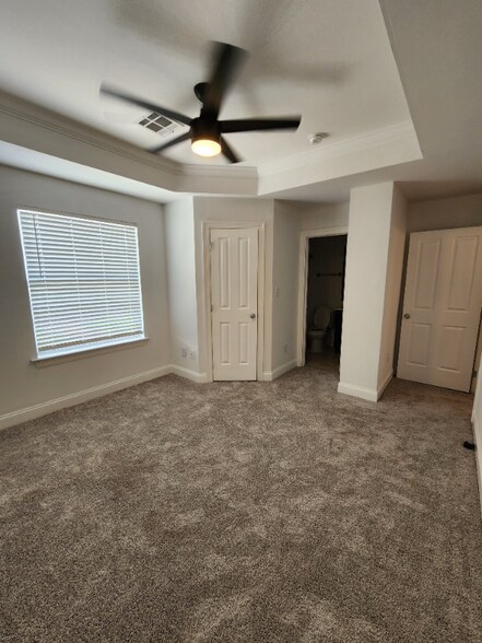 Building Photo - 4706 Pontchartrain Dr