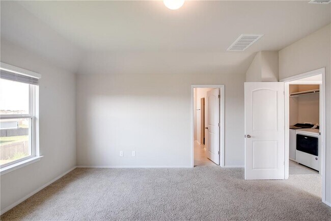 Building Photo - 226 Trailside Ln