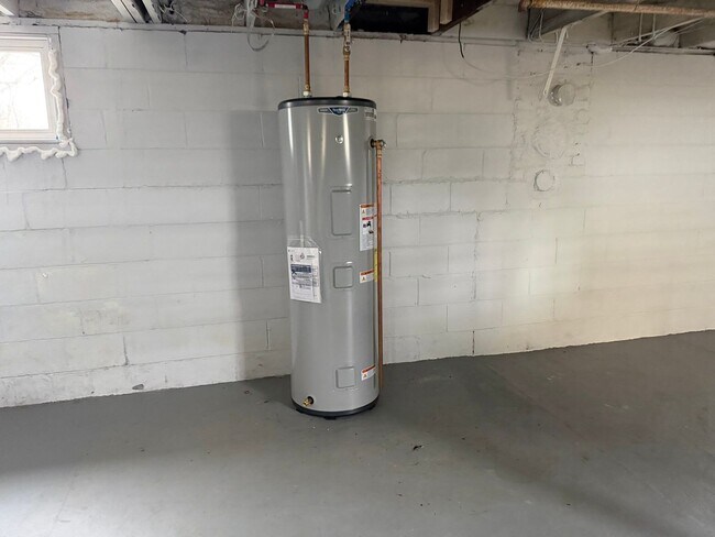 Building Photo - Lovely 2 Bedroom / 1 Bath for Rent - Section 8 Welcome