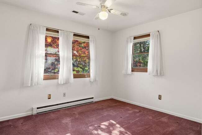 Building Photo - Spacious 5-Bedroom Home in Prestigious Blacksburg Country Club Estates