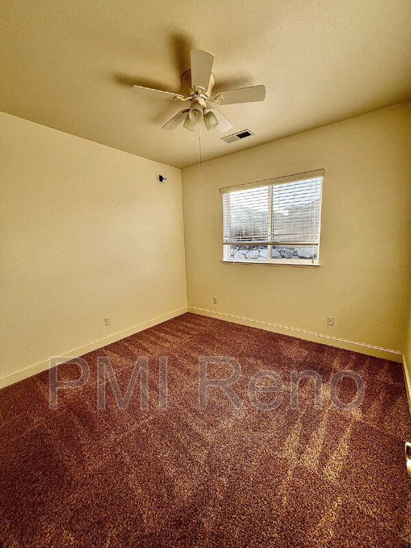 Building Photo - 1720 Oak Dr