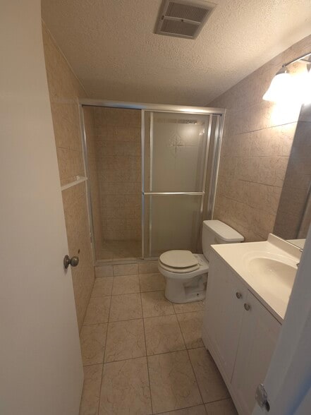 Building Photo - 5335 NW 10th Ct