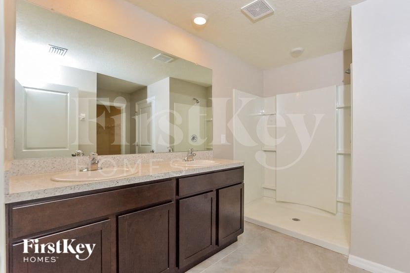 Building Photo - 8549 Triumph Cir