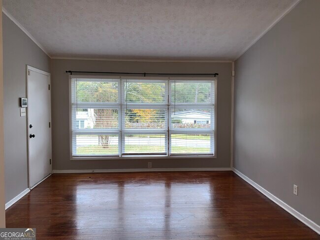Building Photo - 22 Willow Dr