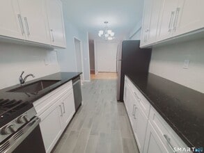 Building Photo - 30 Glenbrook Rd