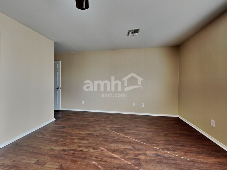 Building Photo - 3250 W Jessica Ln